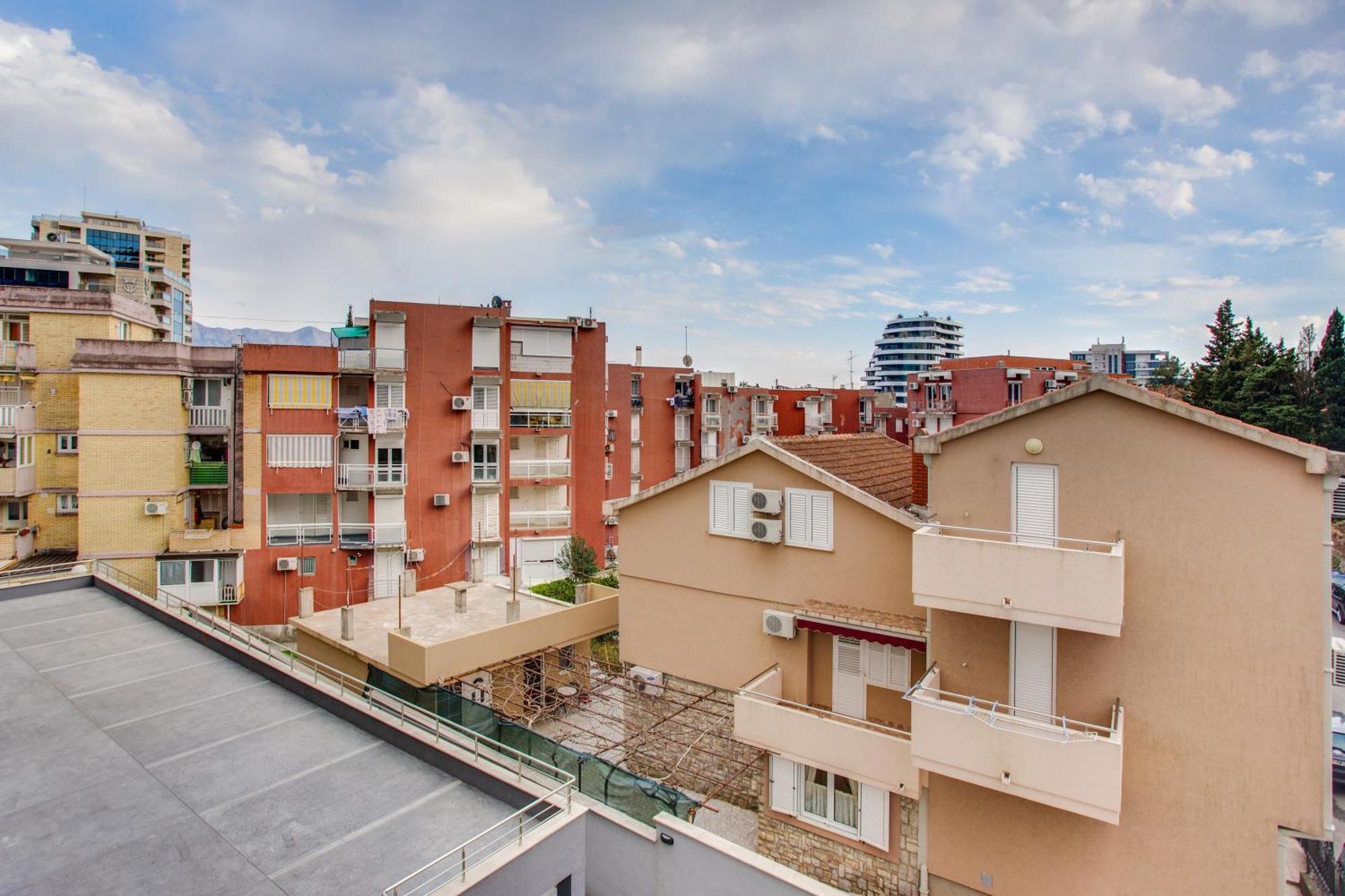 Lora 13.jula, 15 Apartament