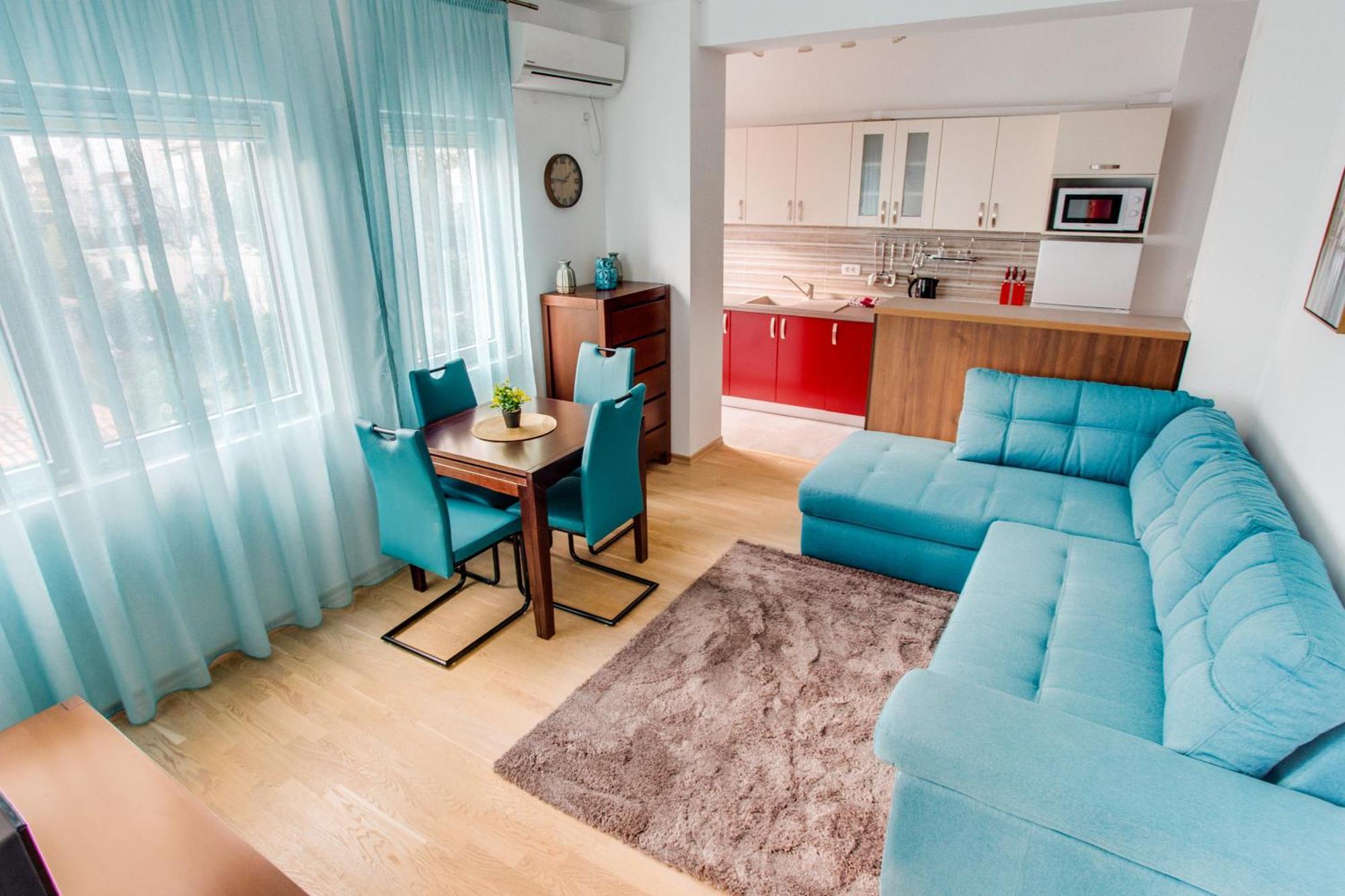 Apartman Lora 13.jula, 15 Budva